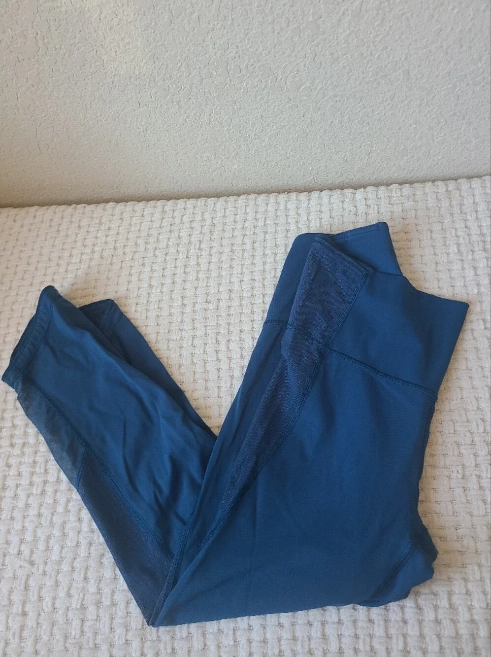 Lululemon Athletica Body Con Crop Teal Leggins Size 6